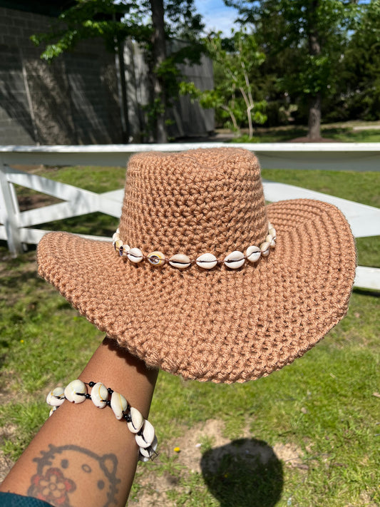 Honey Drifter w/ Cowrie Shell
